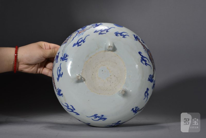 清康熙 青花釉里红双龙戏珠纹三足炉 - 图6